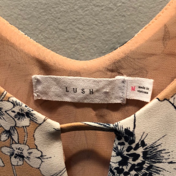 LUSH tank like new - Picture 3 of 3